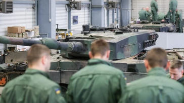 Ucranianos iniciam treinamento para operar tanques Leopard 2