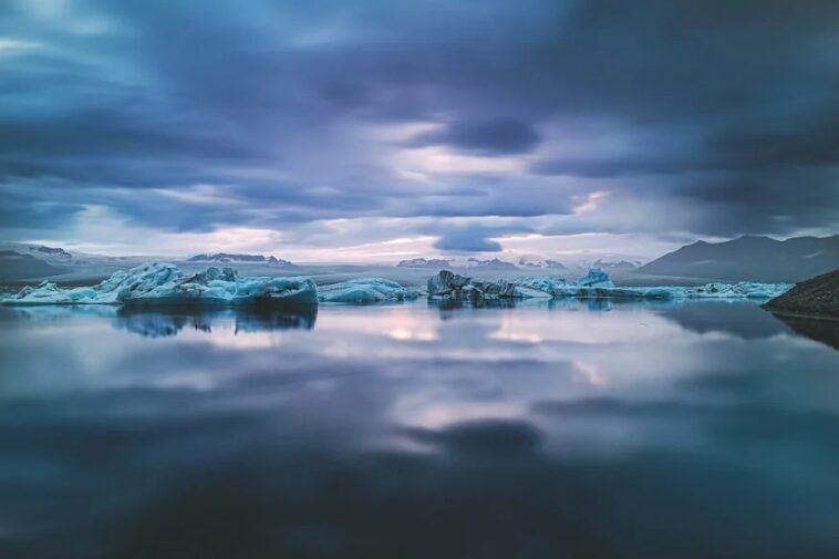 gelo icebergs pavel marianov unsplash min 1